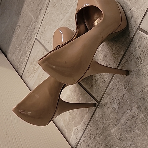Heels - Picture 4 of 4